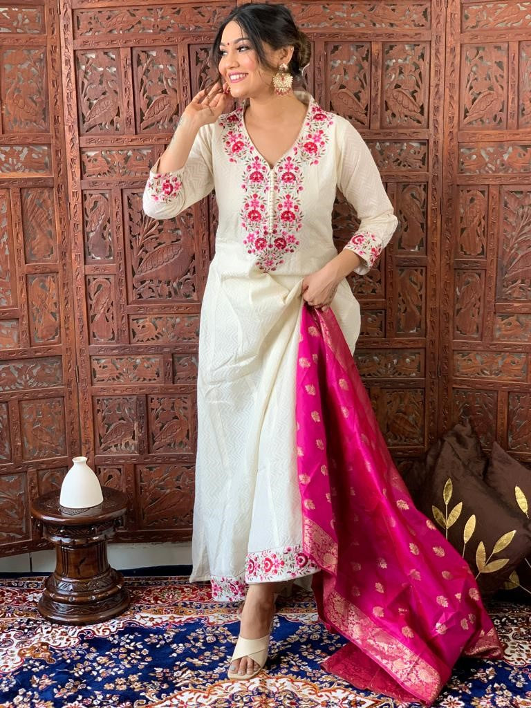 Beautiful Banarasi Silk Gown With Dupatta at Rs 899.00 | Hyderabad| ID:  2852630596262